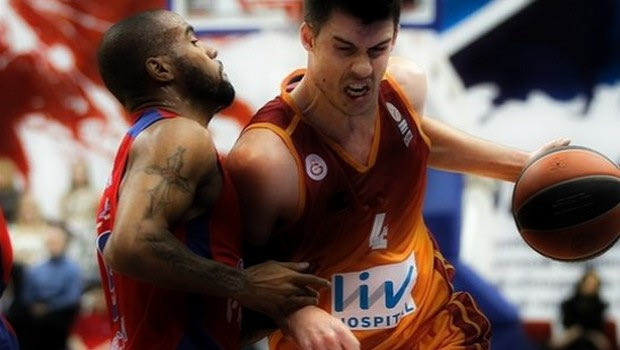 Η Τσιμπόνα πανηγυρίζει ακόμα