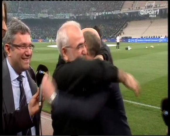 Αγκαλιά Σαββίδης και Αλαφούζος
