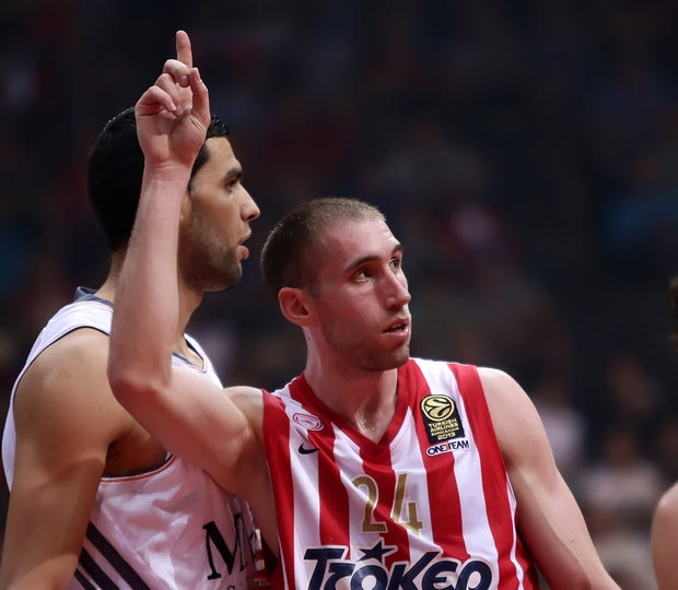 Εκτός οι Λοτζέσκι και Αγραβάνης