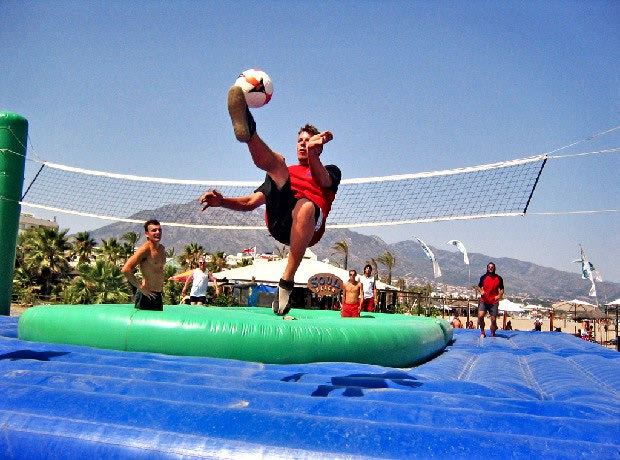 Η τρέλα του Bossaball