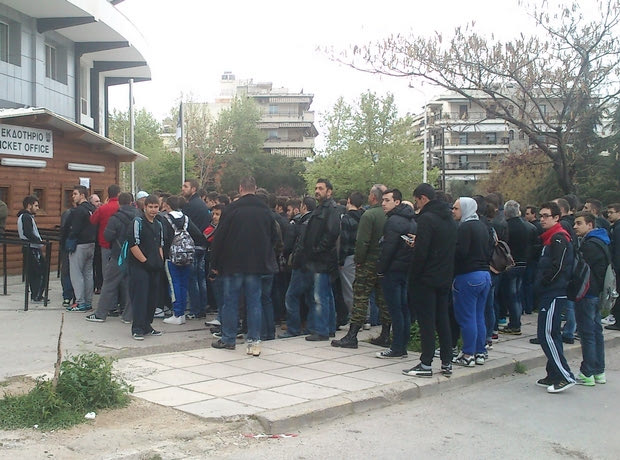 Χαμός για ένα εισιτήριο