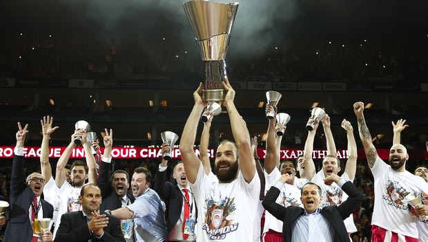 Στα κρίσιμα “επιβιώνει” ο Ολυμπιακός