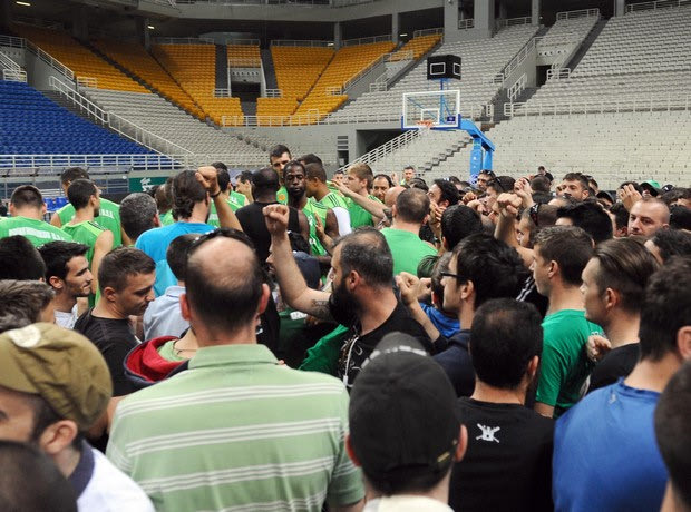 Ο κόσμος στο πλευρό του Παναθηναϊκού