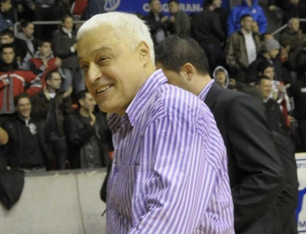 Σακάκια στο πάτωμα, στο Παρτίζαν-Ράντνιτσκι