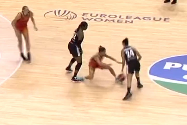 Η Βαλένθια νίκησε τη Βίρτους στη EuroLeague Women με τάκλιν για το μεγάλο καλάθι