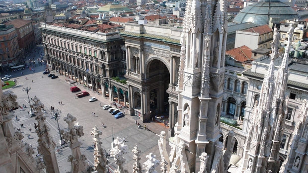 “Κίτρινη” η Duomo