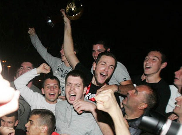 Ο κόσμος της Παρτίζαν έκανε τη νύχτα μέρα!