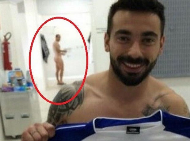 “Χαμός” με τον γυμνό Σαμπαλέτα!