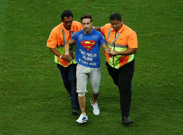 Ο “Superman” έκανε εισβολή στο Βέλγιο-ΗΠΑ!