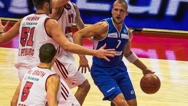 Ξεκίνησε από τον αρχηγό της η Νεπτούνας