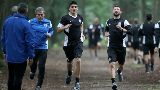 Live Chat με τον Κώστα Πετρωτό