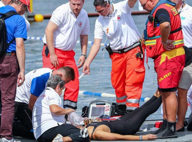 Ανασύρθηκε λιπόθυμη από το νερό