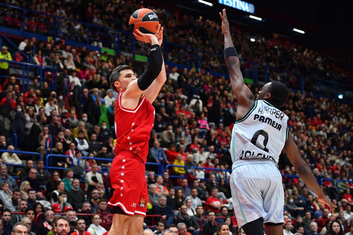 Αρμάνι Μιλάνο – Βαλένθια 90-79: Ο Μπάρον δεν άφησε τίποτα στην τύχη