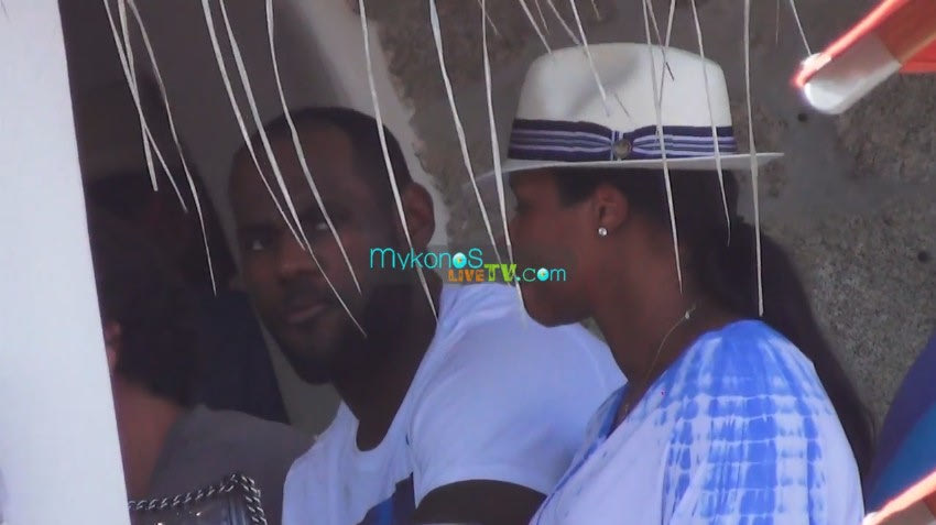 Απολαμβάνει τη Μύκονο ο LeBron