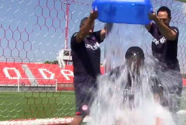 Μεγαλοπρεπές ice bucket σε Μίτσελ!