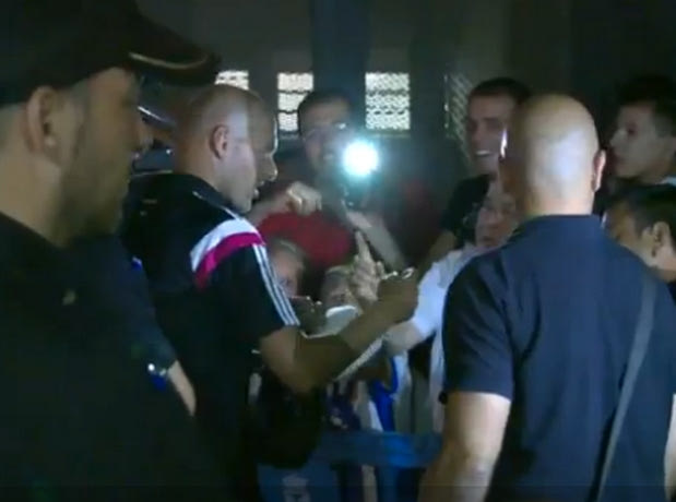 Πανικός για τα μάτια του Ζιντάν