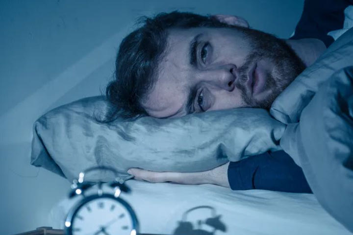 Πόση ώρα χρειάζεται για να μας πάρει ο ύπνος σύμφωνα με τους ειδικούς