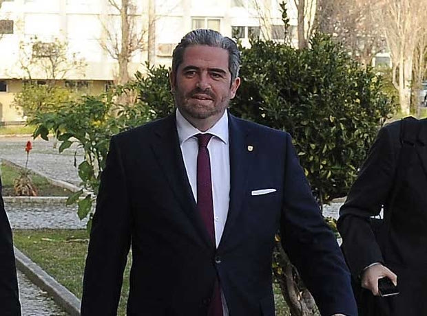 “Εγκληματίες ελέγχουν ομάδα”