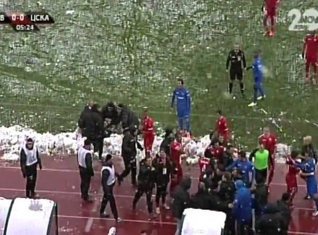 Επίθεση με… χιονοπόλεμο!