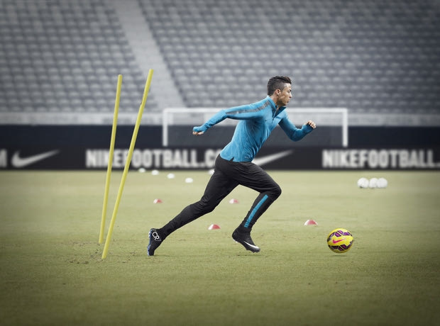 Το Mercurial Superfly CR7 λάμπει για τον Cristiano Ronaldo