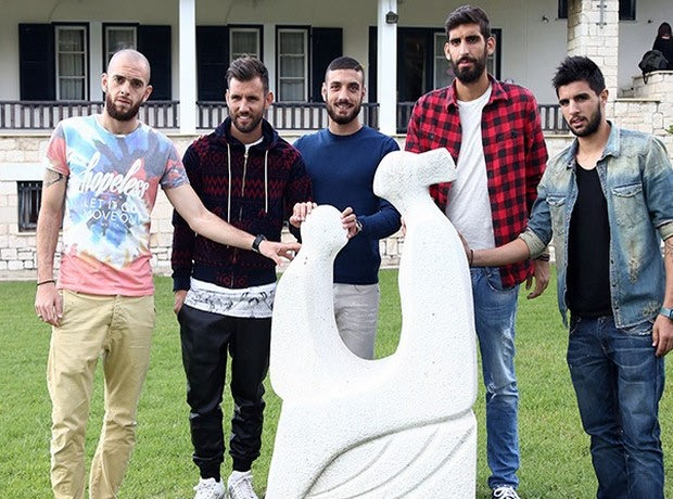 Η επίσκεψη των παικτών της ΑΕΚ στο “ΜΗΤΕΡΑ”