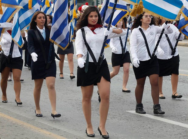 Δεν πρόλαβαν να κάνουν παρέλαση