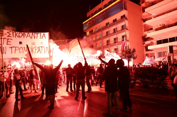 Στο πλευρό Μαρινάκη