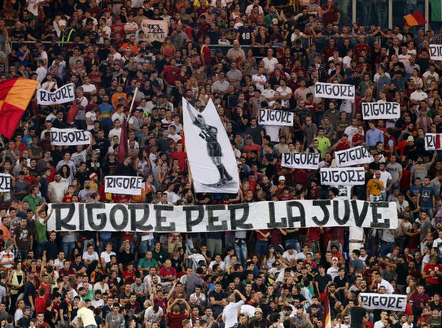 Ειρωνικά πλακάτ κατά της Γιουβέντους στο “Olimpico”