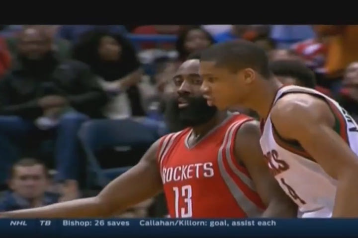 Ο Γιάννης την… λέει στον Harden!