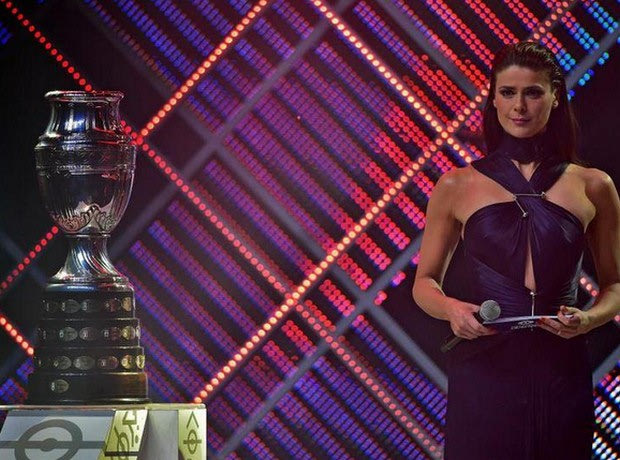 Η “καυτή” παρουσιάστρια του Copa America
