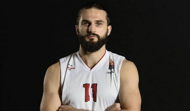 Ο Κλέιζα δεν ξεχνάει το πάθος
