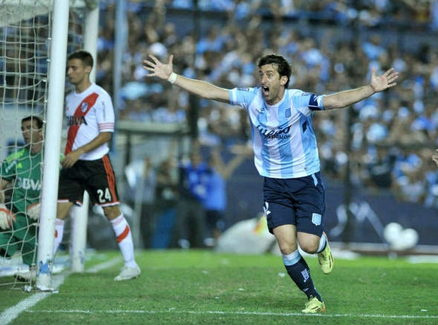 Αυτογκόλ η Ρίβερ, κορυφή η Ράσινγκ