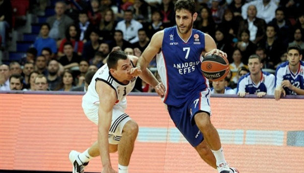 Περπέρογλου: “Προσαρμόσαμε την άμυνα στον Σπανούλη”