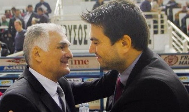 Ο Χάρης, τα χειροκροτήματα και οι αγκαλιές