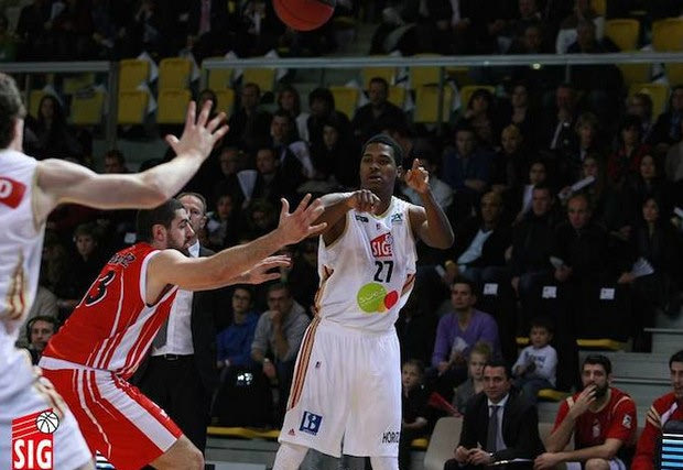 Σταθερά στην κορυφή η Στρασμπούρ