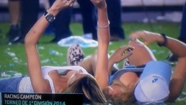 Αυτή είναι η πιο σέξι selfie εντός γηπέδου το 2014!