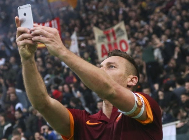 Τότι: “Selfie για να θυμάμαι αυτή την ημέρα”