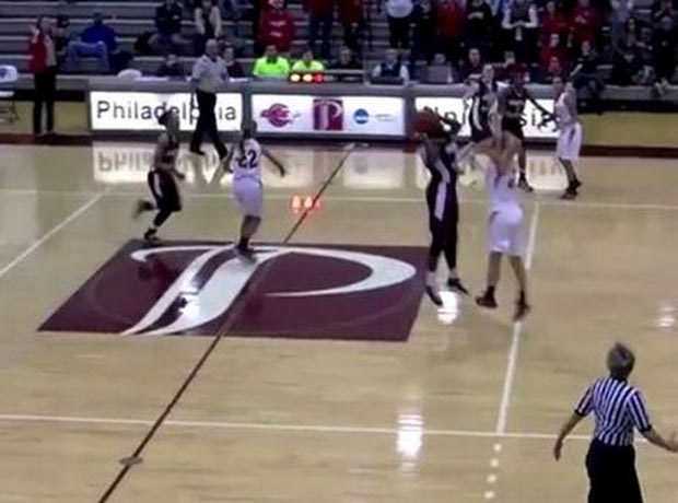 Τα buzzer beater δεν είναι ανδρικό προνόμιο