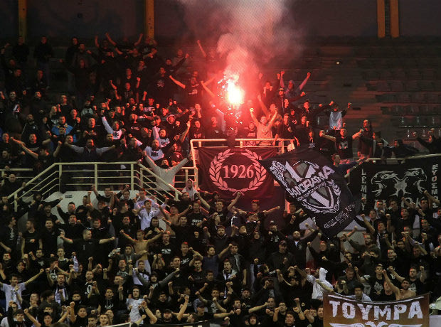 Η ήττα, το αρνητικό ρεκόρ και τα… χειροκροτήματα