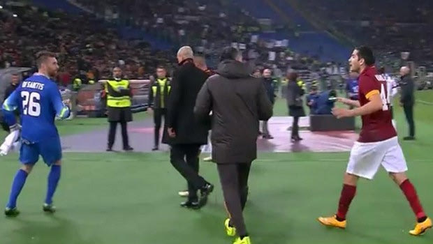 Τσακωμός του Μανωλά με τον Ντε Σάνκτις!
