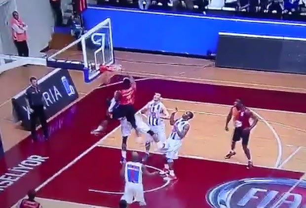 Το ασύλληπτο κάρφωμα του -μασκοφόρου- Κάρτερ
