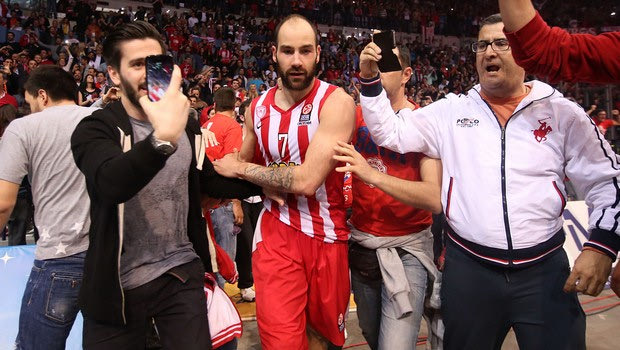 Είναι τρελός ο αρχηγός!