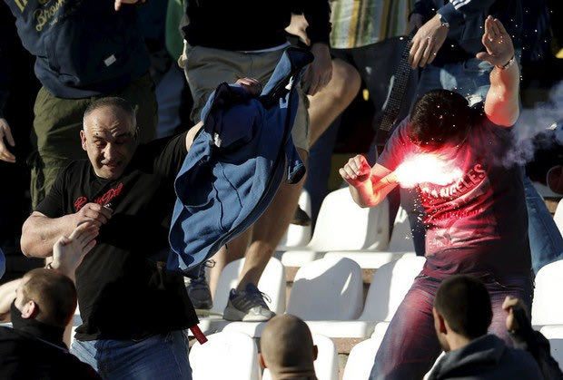 Άγριο ξύλο στο Ερυθρός Αστέρας – Παρτίζαν
