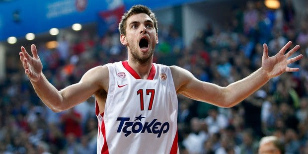 Signature star: Βαγγέλης Μάντζαρης