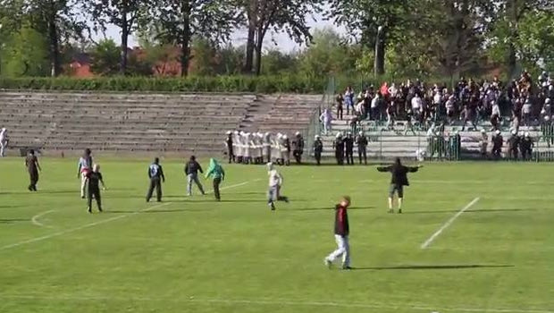 ΣΟΚ: Αστυνομικός πυροβόλησε και σκότωσε οπαδό σε γήπεδο