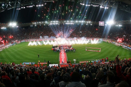 Aπαντά με συσπείρωση