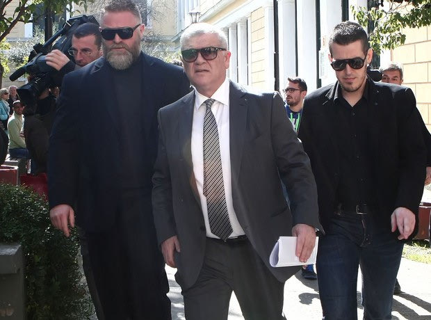 Αν υπάρχει βρωμιά εκεί έξω, να πέσει χλωρίνη