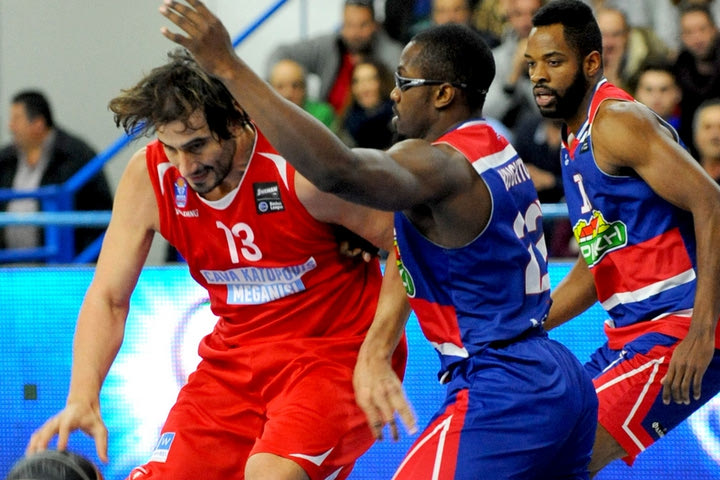 Παίζει στη Δόξα Λευκάδας, πληρώνεται (και) από τη Χιπούθκοα