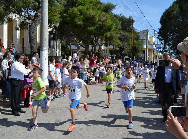 Πλήθος παιδιών στα “Σκιάδια 2015”