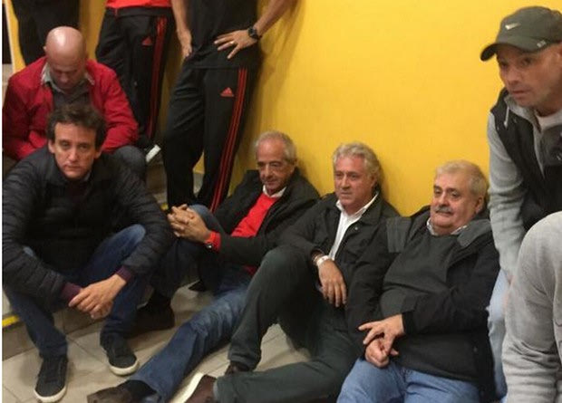 Στα αποδυτήρια είδε το ματς η διοίκηση της Ρίβερ Πλέιτ!